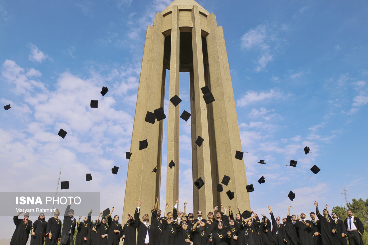 تصاویر: گرامیداشت روز پزشک در آرامگاه بوعلی سینا