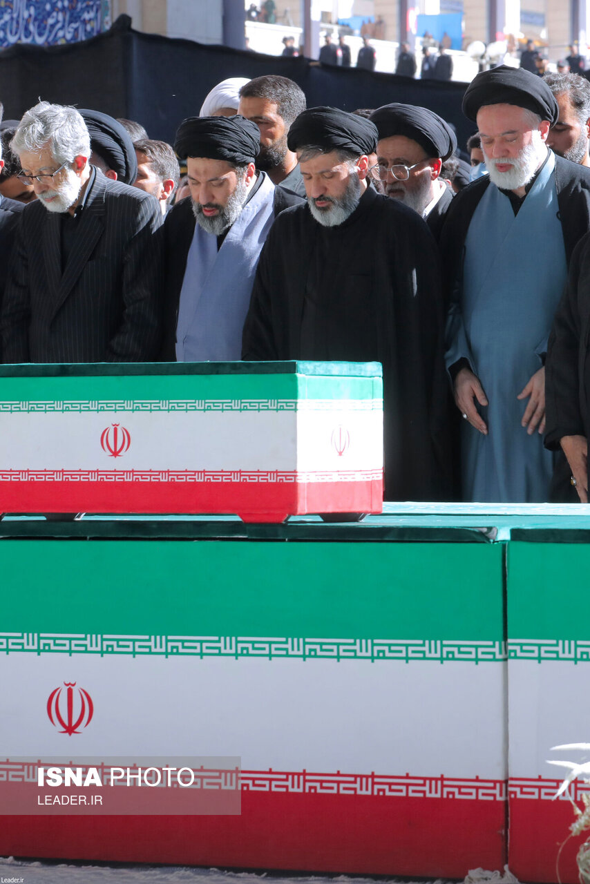 تصاویر: اقامه نماز بر پیکر رهبر شهید انقلاب