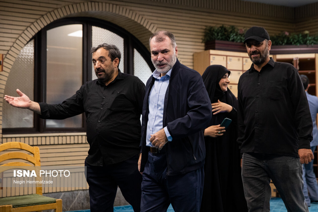 تصاویر: مراسم یادبود «اکبر عبدی» در مسجد بلال