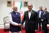 ببینید / ‏پزشکیان در واکنش به تذکر رعایت پروتکل در دیدار با نخست وزیر هند؛ «بابا ول کن پروتکل‌ها رو...»