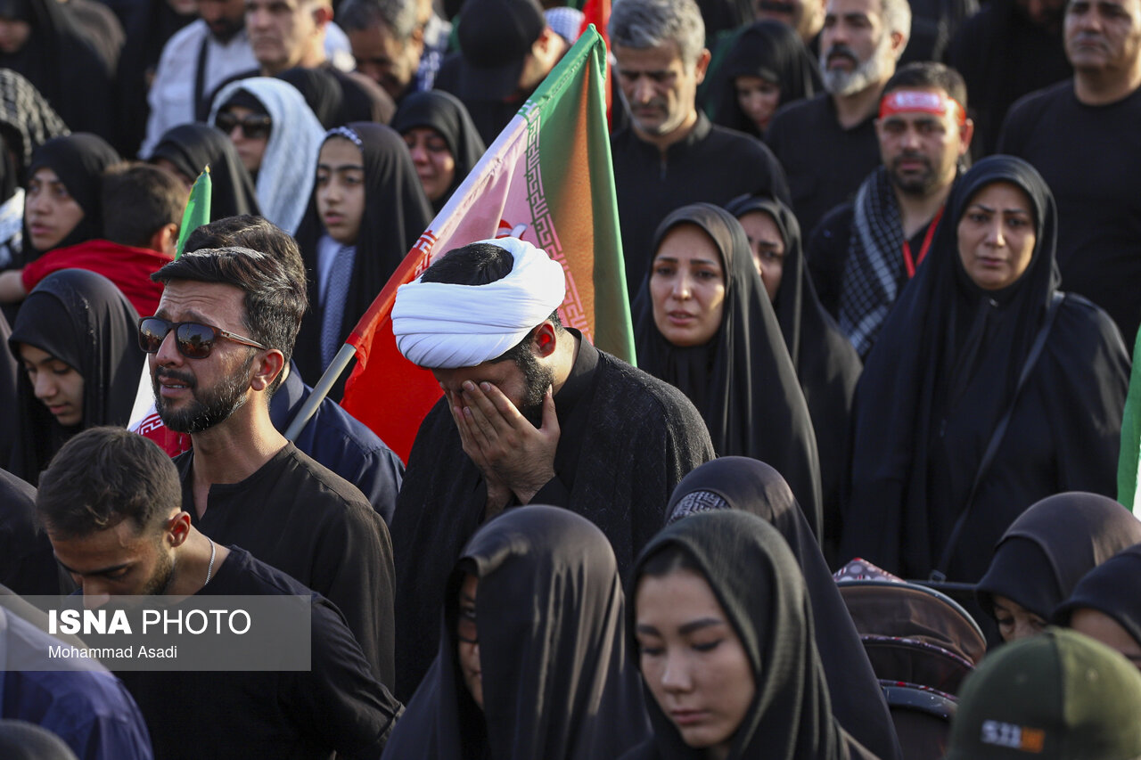 تصاویر: اقامه نماز بر پیکر رهبر شهید انقلاب در مسجد مقدس جمکران