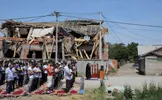 تصاویر : اقامه نماز در مقابل مسجد ویران شده بلگراد‎