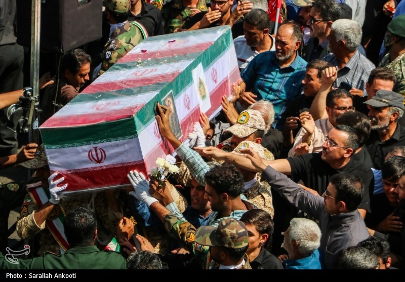 تصاویر: تشییع پیکر سه سرباز شهید پادگان بمپور در رفسنجان