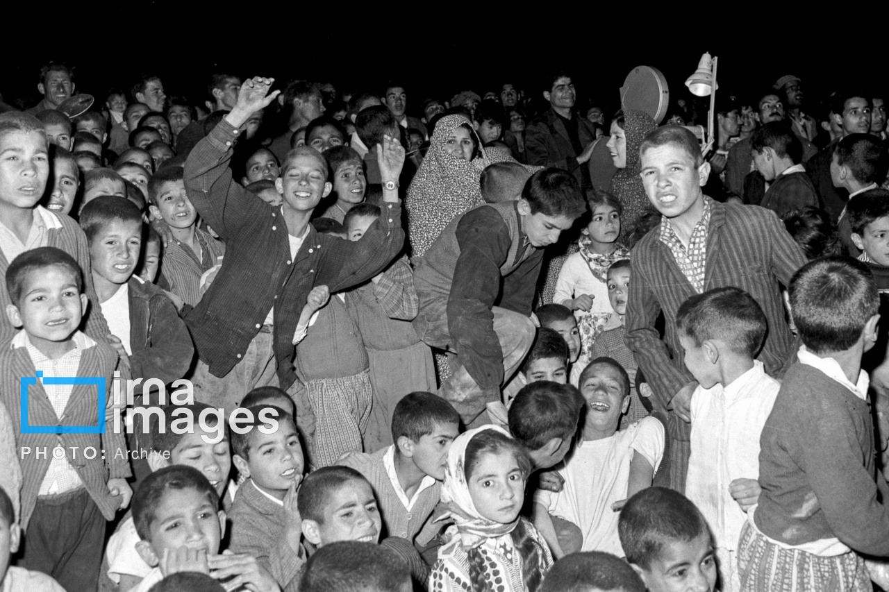 تصاویر: سینمای سیار در نازی‌آباد تهران، ۱۳۴۳