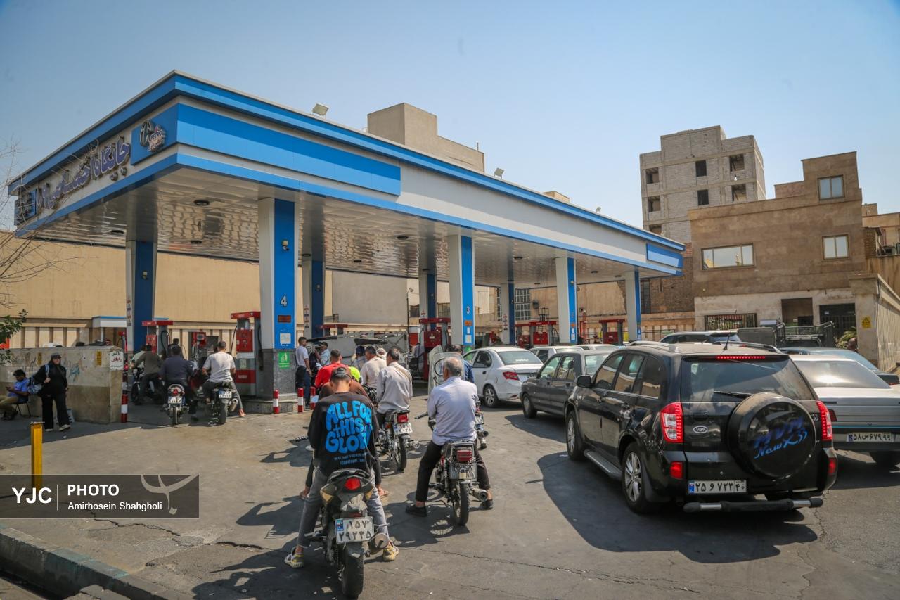 تصاویر: وضعیت پمپ‌بنزین‌ها یک روز پس از اعلام قیمت جدید