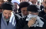 ویدیو/ اشک‌های فرزندان رهبر شهید انقلاب در لحظات اقامه نماز بر پیکر پدر